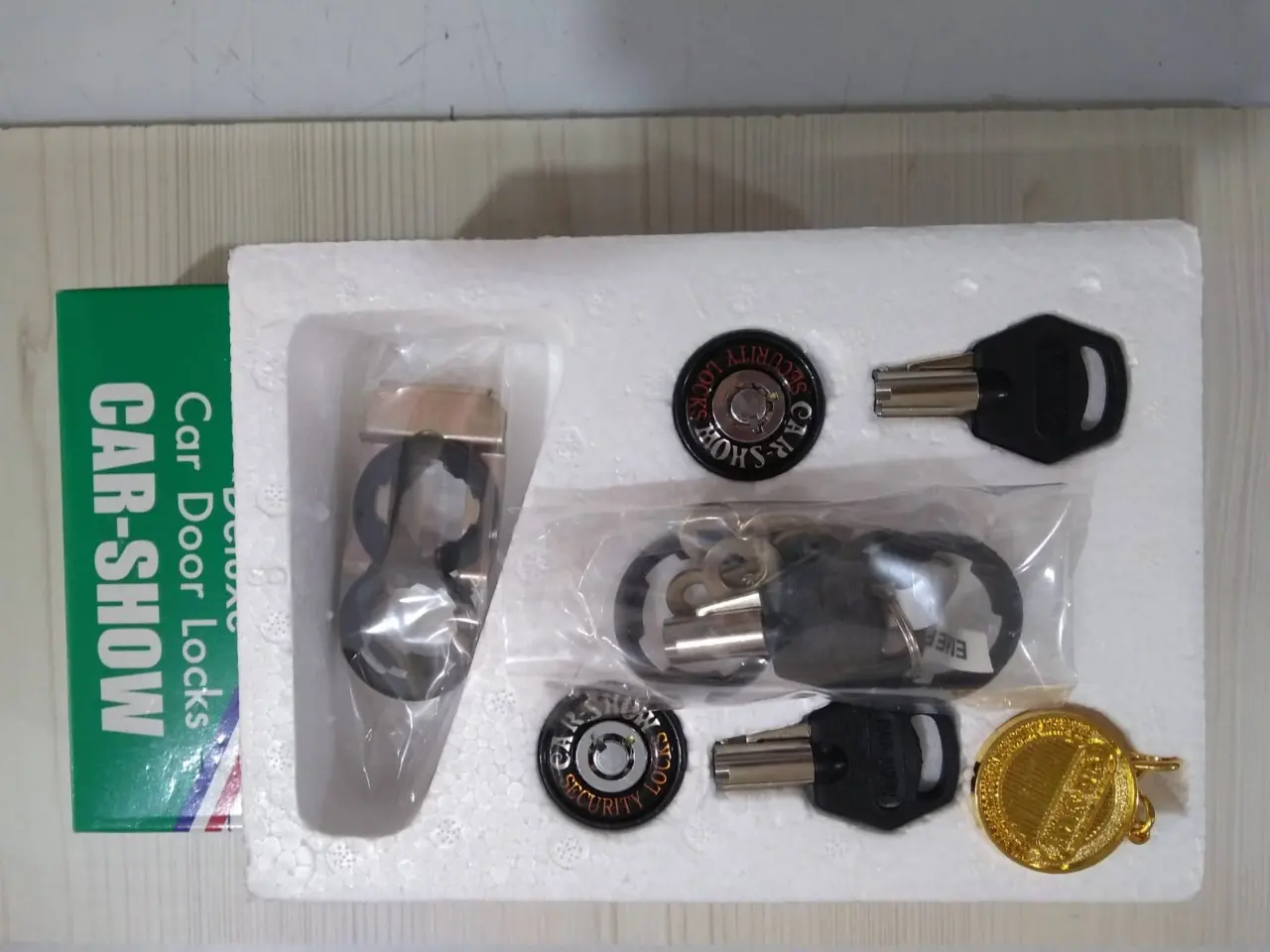 Variedad de chapas y manijas